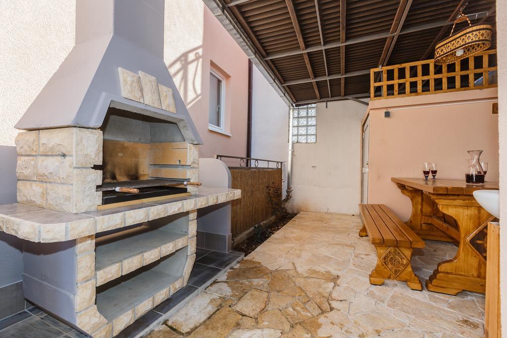 Apartments Viljac Trogir Exterior photo